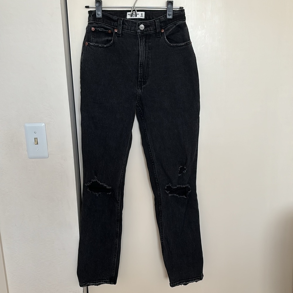 A&F High Rise Ankle Straight Jeans - Picture 2 of 6